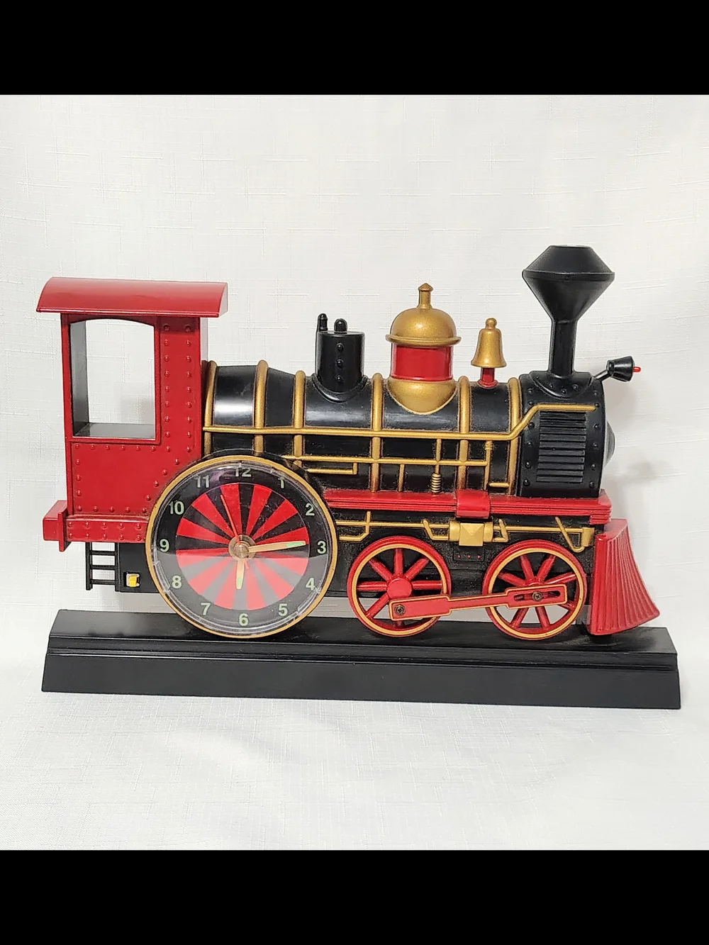 Choo Choo Train Locamotive Wall Clock 1997 MSR Imports Lights Sound See Video